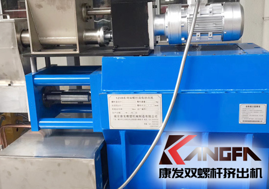 目前業(yè)內(nèi)雙螺桿擠出機(jī)是由截面相同但加工時錯開一定角度的一組塊組成。