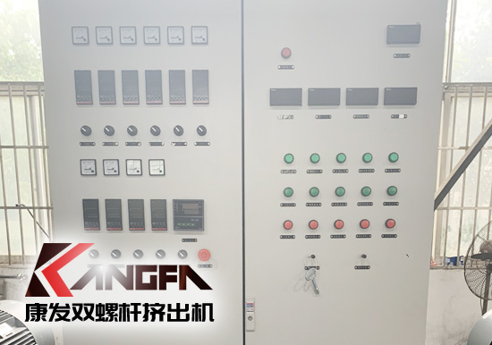 使用雙螺桿擠出機(jī)機(jī)械設(shè)備應(yīng)嚴(yán)格參照使用說明書要求使用,務(wù)必切記電源等安全問題,如果使用過程中還有其他問題,歡迎隨時(shí)撥打康發(fā)雙螺桿擠出機(jī)廠家服務(wù)電話13905153410,謝謝!