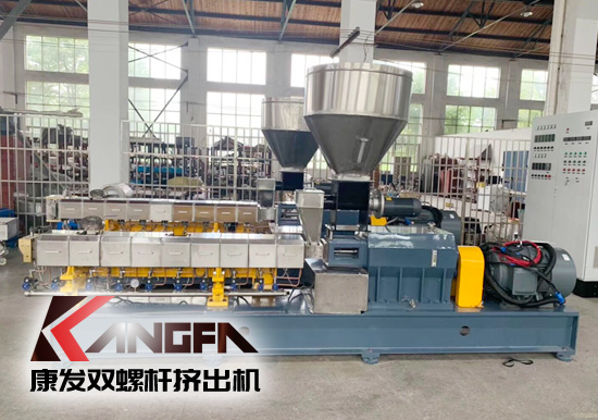 雙螺桿擠出機(jī)上下游:車(chē)用塑料向低成本、高強(qiáng)度、高沖擊性能、可回收及降解等復(fù)合材料及塑料合金方向發(fā)展