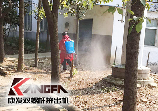 沒有一場疫情不可戰(zhàn)勝！凝心聚力，共克時艱，康發(fā)雙螺桿擠出機在行動，全廠實現(xiàn)全方位消毒！