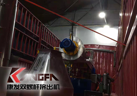 康發(fā)雙螺桿擠出造粒機 20余年注重品質(zhì) 細節(jié)始終如一 專業(yè)的機械設(shè)計制造企業(yè)?？蛋l(fā)<strong>雙螺桿擠出機</strong>設(shè)備傾心專注于塑料，橡膠，化工等領(lǐng)域設(shè)備的自主研發(fā)和生產(chǎn)。