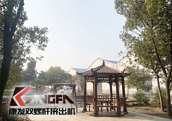 康發(fā)雙螺桿擠出機(jī)工廠“辭舊迎新”,期待公司添新裝、換新貌、進(jìn)軍新領(lǐng)域
