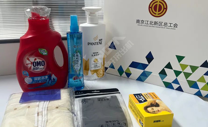 南京江北新區(qū)總工會(huì)深入康發(fā)雙螺桿造粒機(jī)一線開展“來高溫慰問”慰問活動(dòng)！