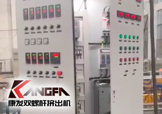 “中國制造”尋求挖掘更大的非洲需求！JSH-65型雙螺桿擠出機(jī)設(shè)備出口設(shè)備帶料試機(jī)，坐標(biāo)非洲！