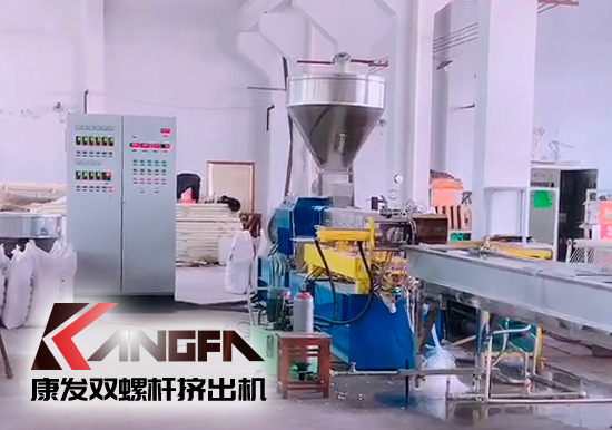 熔噴料雙螺桿擠出造粒機(jī)組設(shè)備視頻，日產(chǎn)量可達(dá)800萬只口罩用原料，熔脂可達(dá)1400-1600