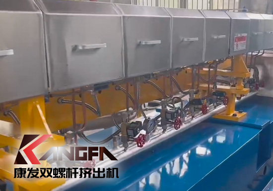 康發(fā)雙螺桿造粒機(jī)生產(chǎn)車(chē)間戰(zhàn)酷暑，保生產(chǎn)視頻剪輯。新的一月，新的一天，努力工作，努力生活！加油康發(fā)人！