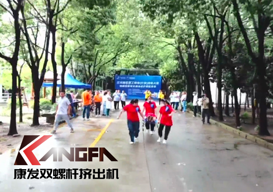落實(shí)安全生產(chǎn)責(zé)任制,以賽促學(xué)強(qiáng)化安全意識!安全應(yīng)急救護(hù)技能競賽在康發(fā)雙螺桿造粒機(jī)廠區(qū)開展!