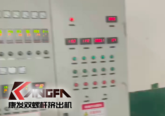 水下切粒雙螺桿擠出機機組安裝調(diào)試生產(chǎn)！深耕于雙螺桿擠出機行業(yè)！相信我們！您會獲取更大的利益?。?！