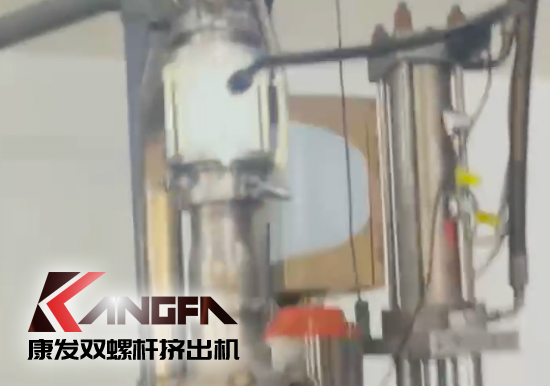 水下切粒雙螺桿擠出機機組安裝調(diào)試生產(chǎn)！深耕于雙螺桿擠出機行業(yè)！相信我們！您會獲取更大的利益?。?！