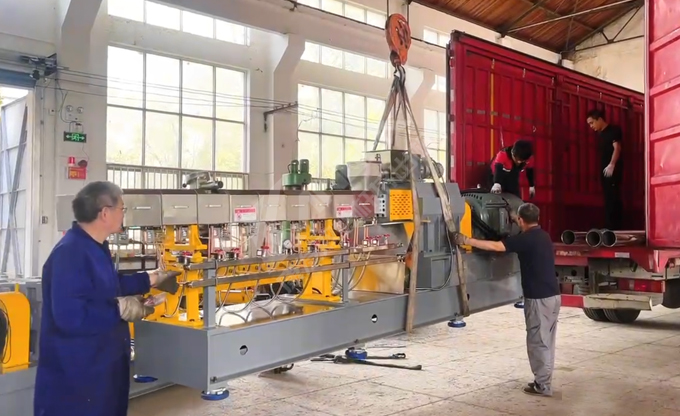 康發(fā)JSH-65/150雙階式單、雙螺桿造粒機(jī)組系列成功發(fā)貨！致力為客戶提供定制化生產(chǎn)解決方案！